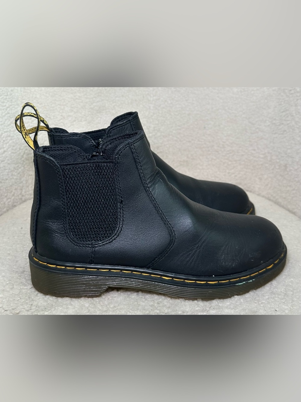 Dr. Martens 2976 J Black Leather Chelsea Boots Women’s 5 Men’s 4 Unisex Boy Girl